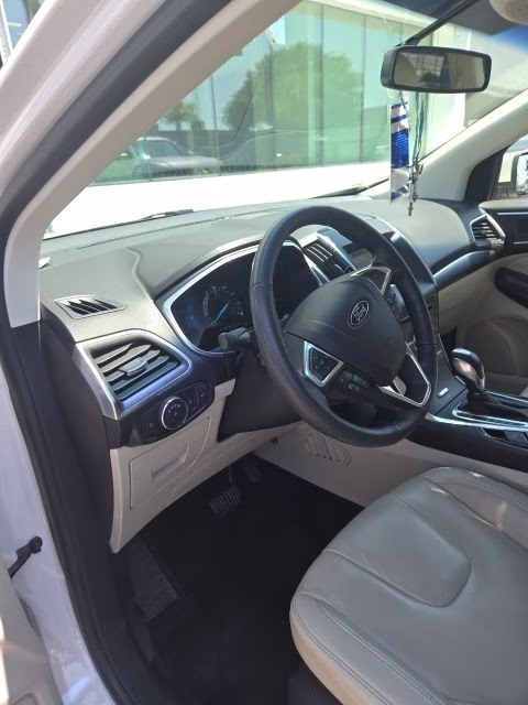 2017 White Platinum Ford Edge Titanium FWD SUV