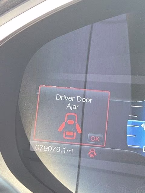 2017 White Platinum Ford Edge Titanium FWD SUV