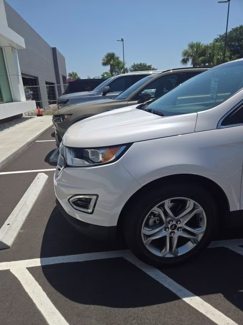 2017 White Platinum Ford Edge Titanium FWD SUV