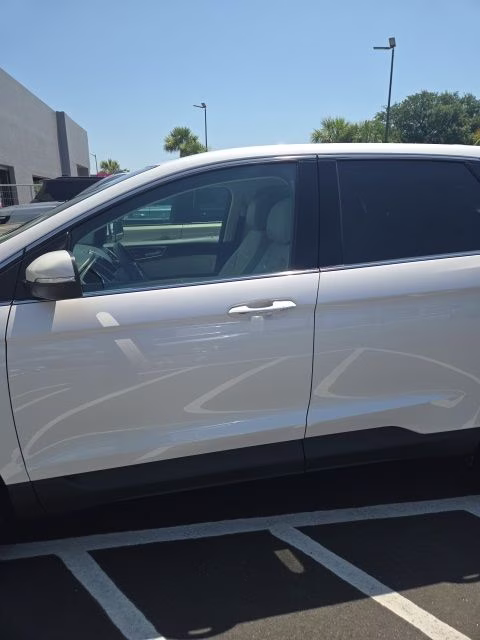 2017 White Platinum Ford Edge Titanium FWD SUV