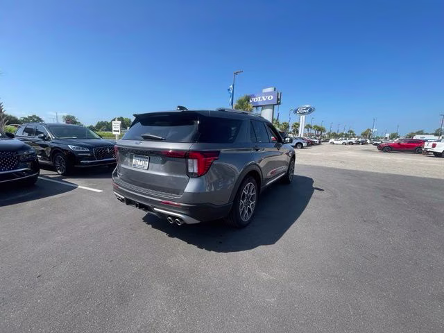2025 Gray Metallic Ford Explorer Platinum RWD SUV
