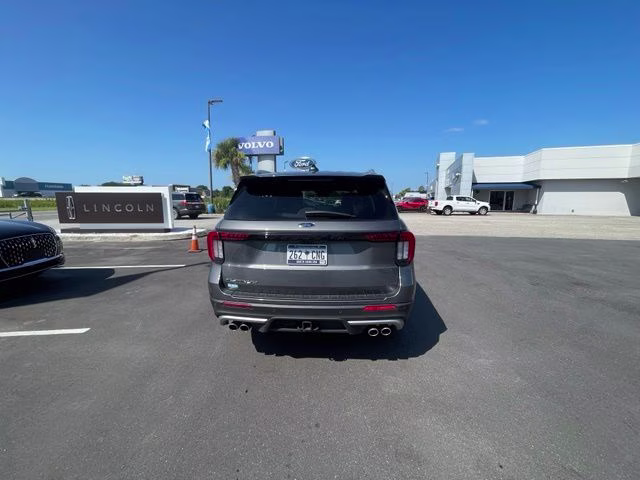 2025 Gray Metallic Ford Explorer Platinum RWD SUV
