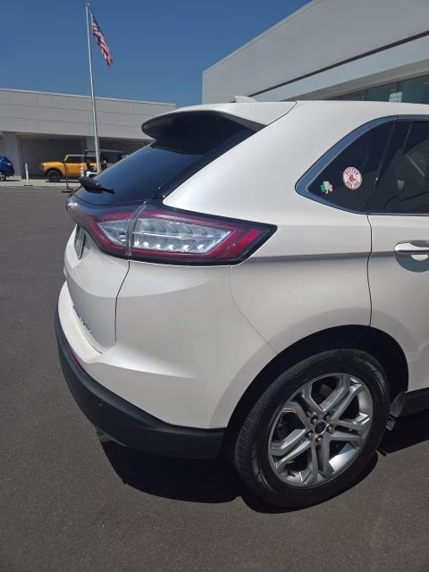 2017 White Platinum Ford Edge Titanium FWD SUV