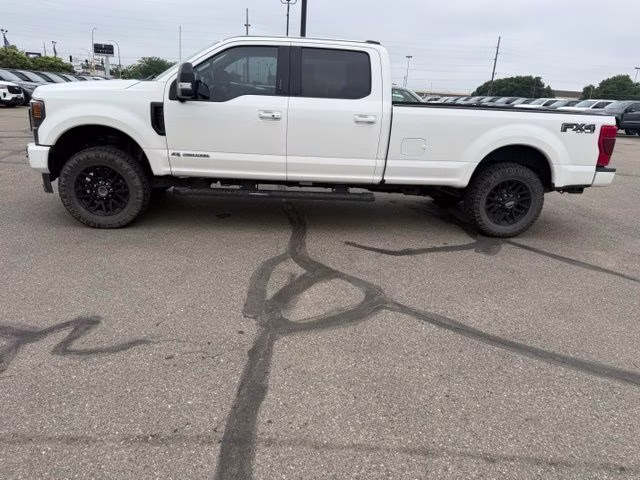 2022 White Metallic Ford Super Duty F-350 SRW Lariat 4X4 Truck