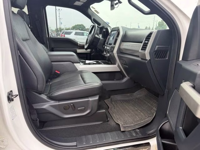2022 White Metallic Ford Super Duty F-350 SRW Lariat 4X4 Truck
