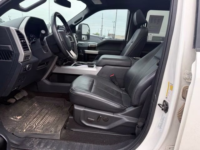 2022 White Metallic Ford Super Duty F-350 SRW Lariat 4X4 Truck