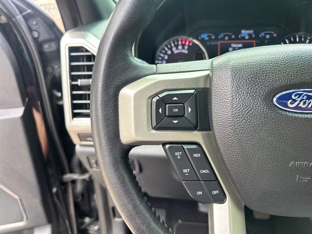 2022 Agate Black Metallic Ford Super Duty F-250 SRW Lariat 4X4 Truck
