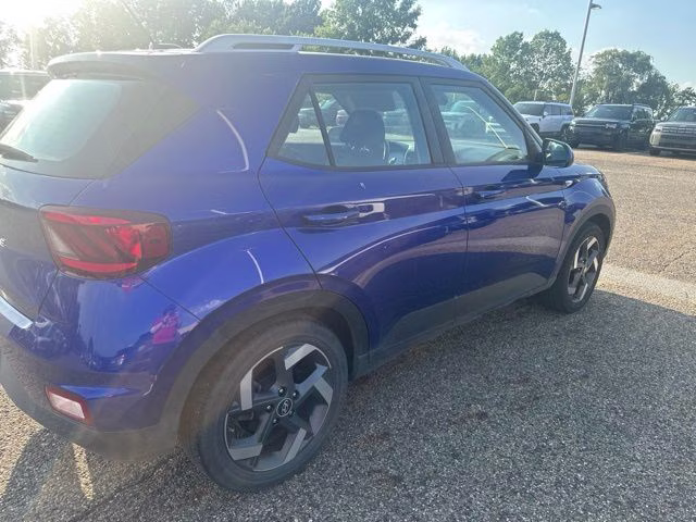 2023 Blue Metallic Hyundai Venue SEL FWD SUV