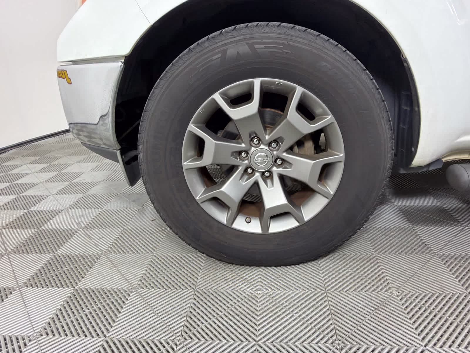 2015 Glacier White Nissan Frontier SL RWD Truck