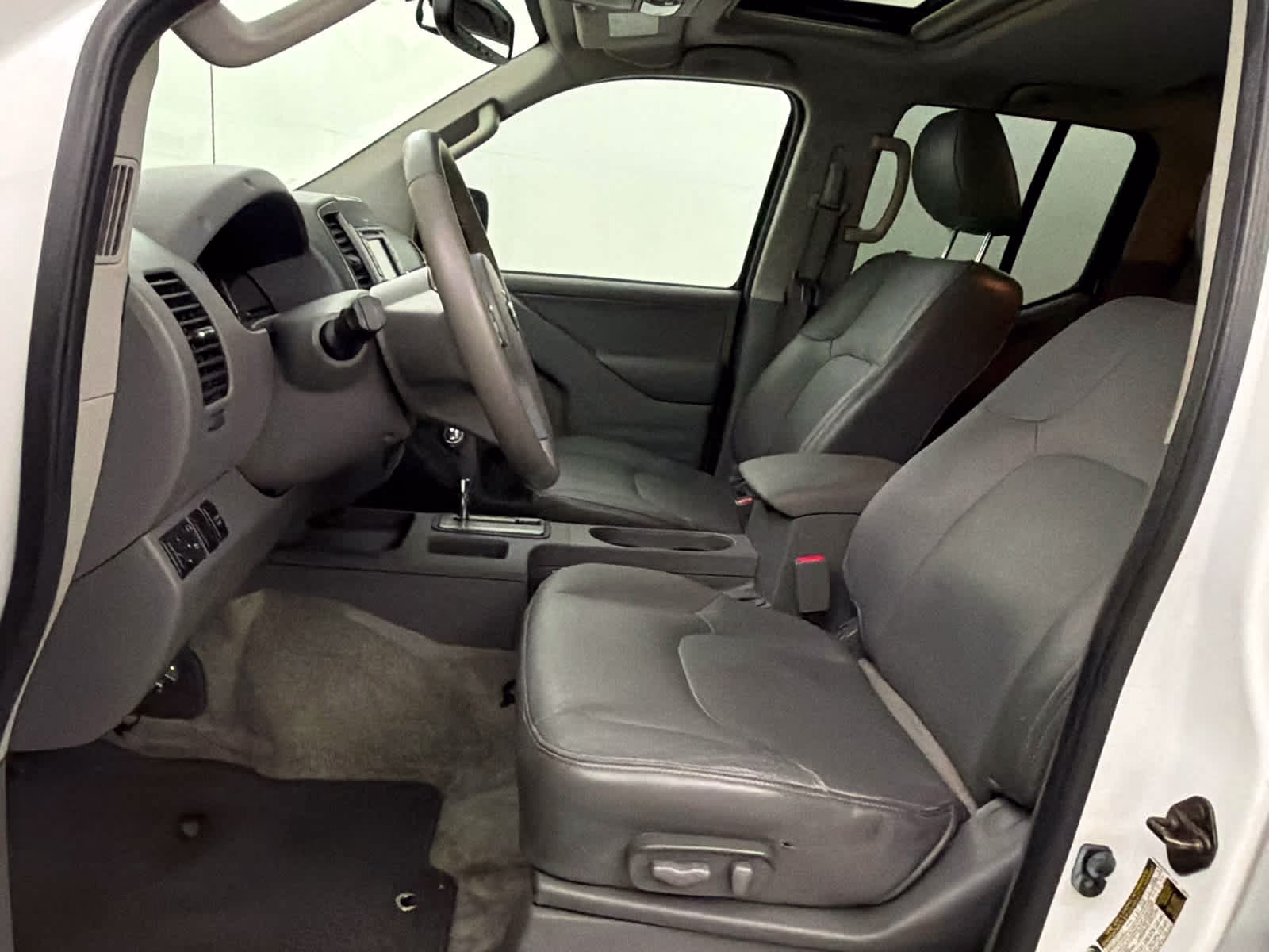 2015 Glacier White Nissan Frontier SL RWD Truck