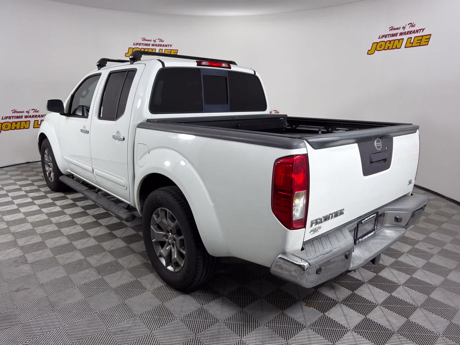2015 Glacier White Nissan Frontier SL RWD Truck