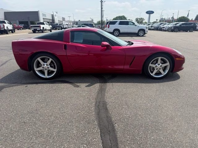 2005 Magnetic Red Metallic Chevrolet Corvette Base RWD Coupe