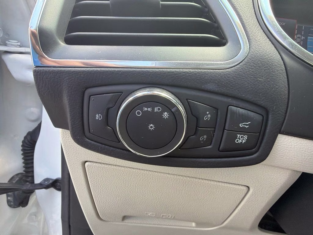 2021 White Metallic Ford Edge Titanium FWD SUV