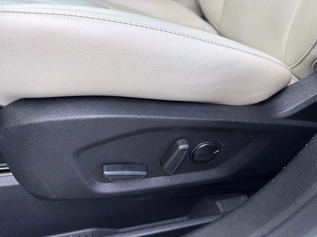 2021 White Metallic Ford Edge Titanium FWD SUV