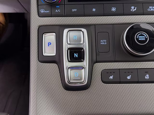 2025 White Hyundai Palisade SEL Premium 7 Passenger FWD SUV
