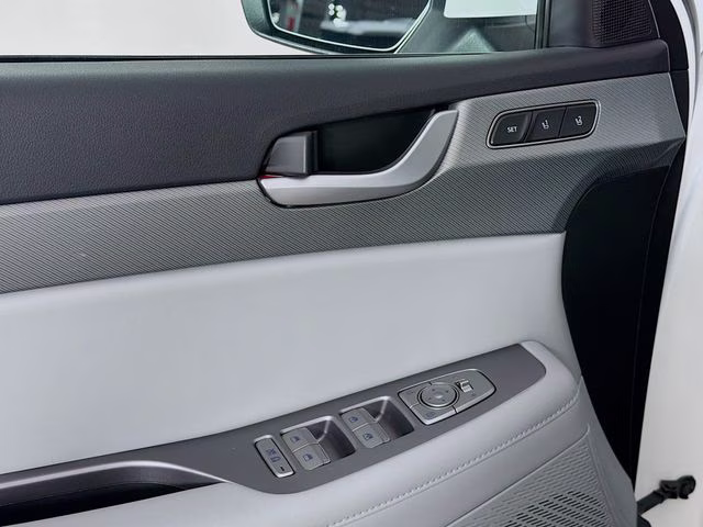 2025 White Hyundai Palisade SEL Premium 7 Passenger FWD SUV
