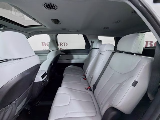2025 White Hyundai Palisade SEL Premium 7 Passenger FWD SUV