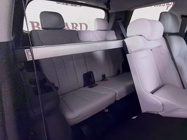 2025 White Hyundai Palisade SEL Premium 7 Passenger FWD SUV
