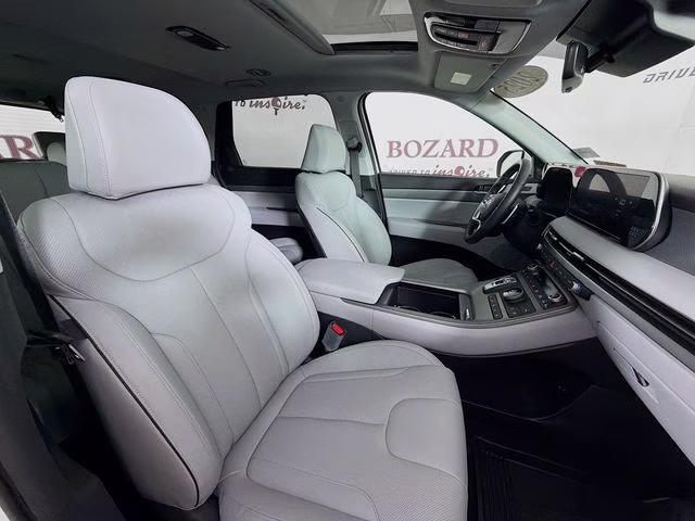 2025 White Hyundai Palisade SEL Premium 7 Passenger FWD SUV