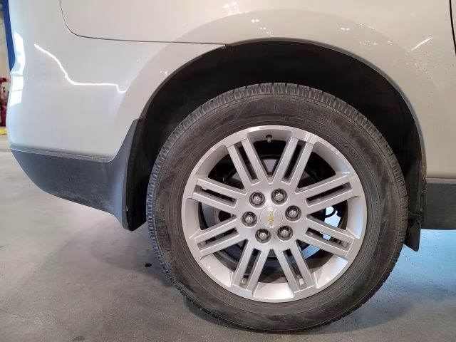 2013 Champagne Silver Metallic Chevrolet Traverse LT AWD SUV