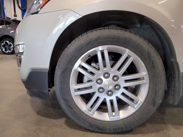 2013 Champagne Silver Metallic Chevrolet Traverse LT AWD SUV