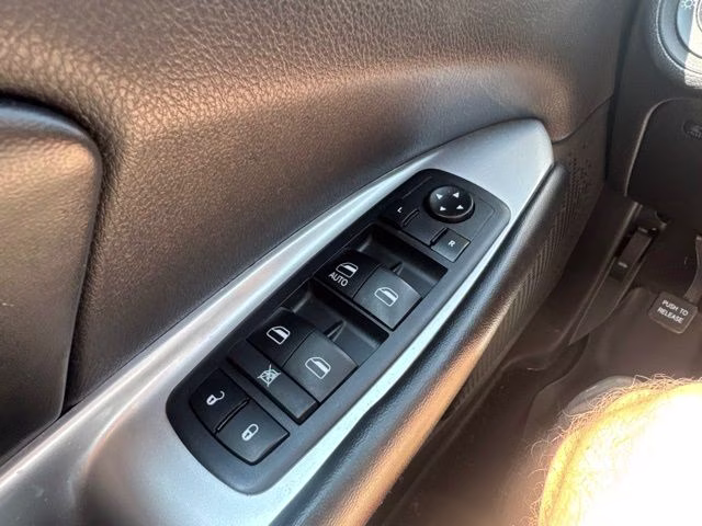 2018 Pitch Black Clearcoat Dodge Journey SE FWD SUV