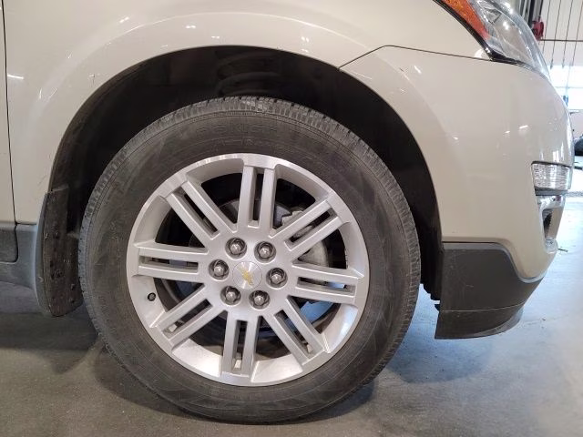 2013 Champagne Silver Metallic Chevrolet Traverse LT AWD SUV