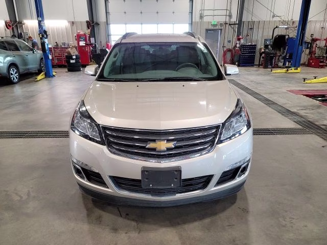 2013 Champagne Silver Metallic Chevrolet Traverse LT AWD SUV