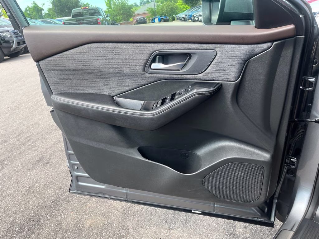 2023 Gun Metallic Nissan Rogue SV AWD SUV