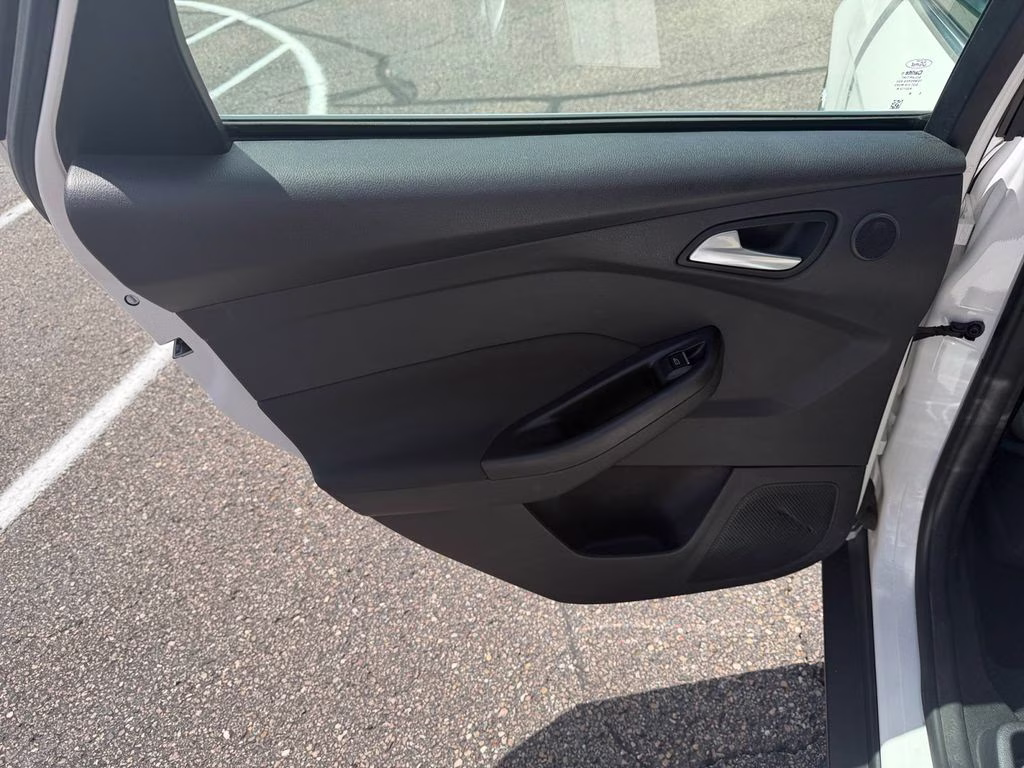 2015 White Platinum Clearcoat Metallic Ford Focus Titanium FWD Hatchback