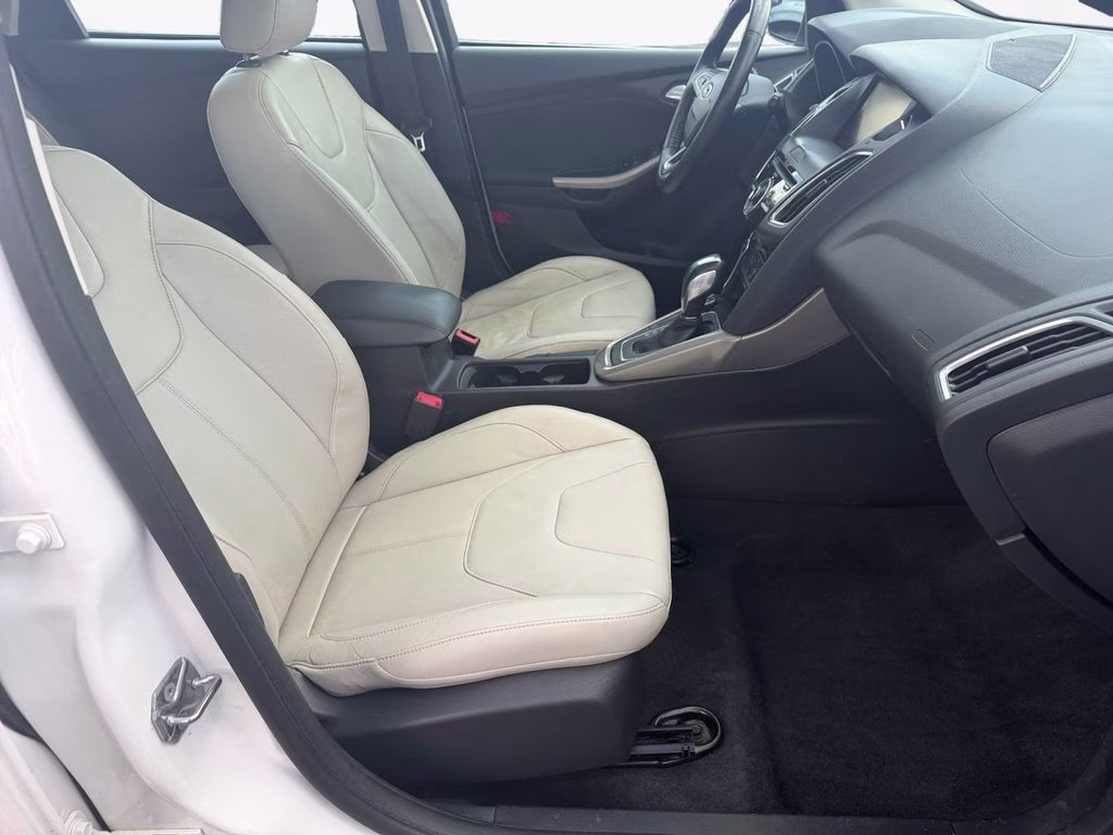 2015 White Platinum Clearcoat Metallic Ford Focus Titanium FWD Hatchback