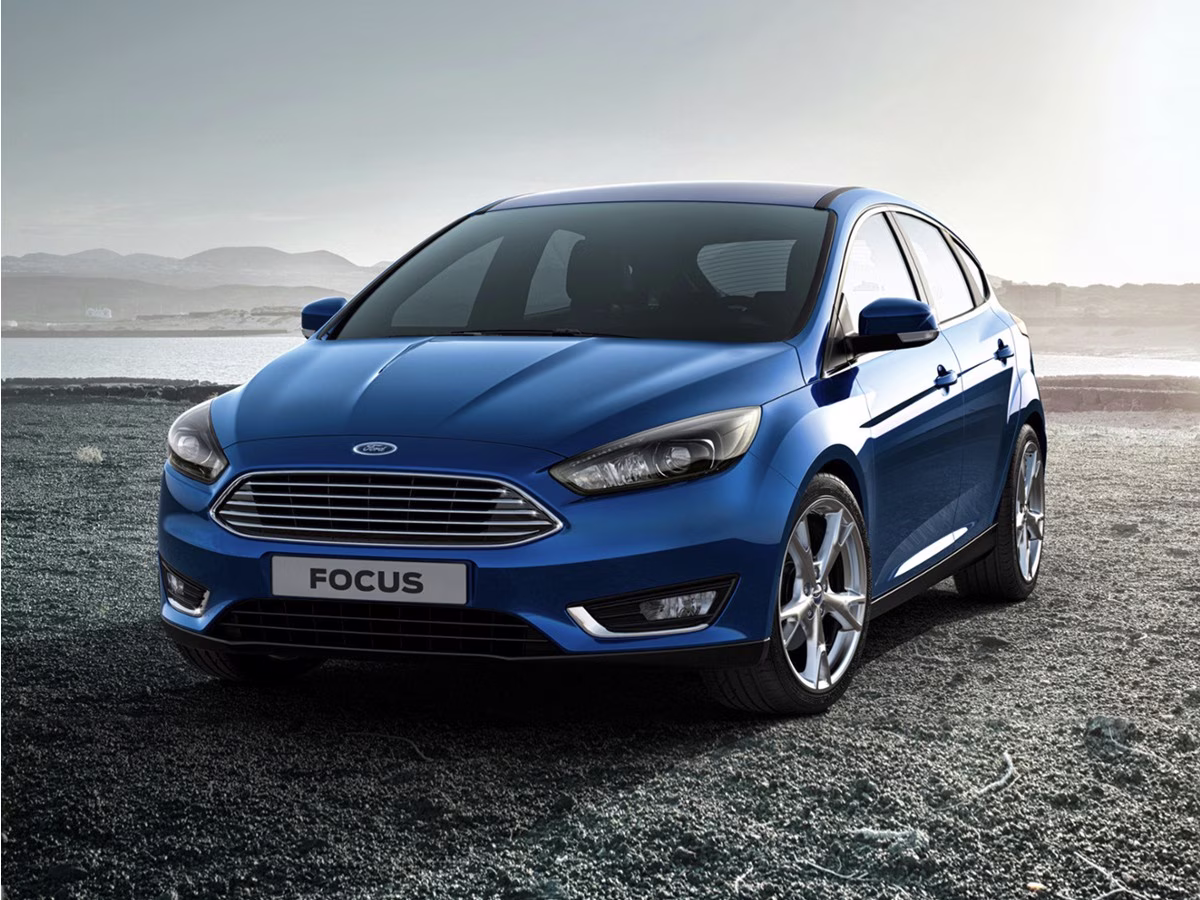 2015 White Platinum Clearcoat Metallic Ford Focus Titanium FWD Hatchback