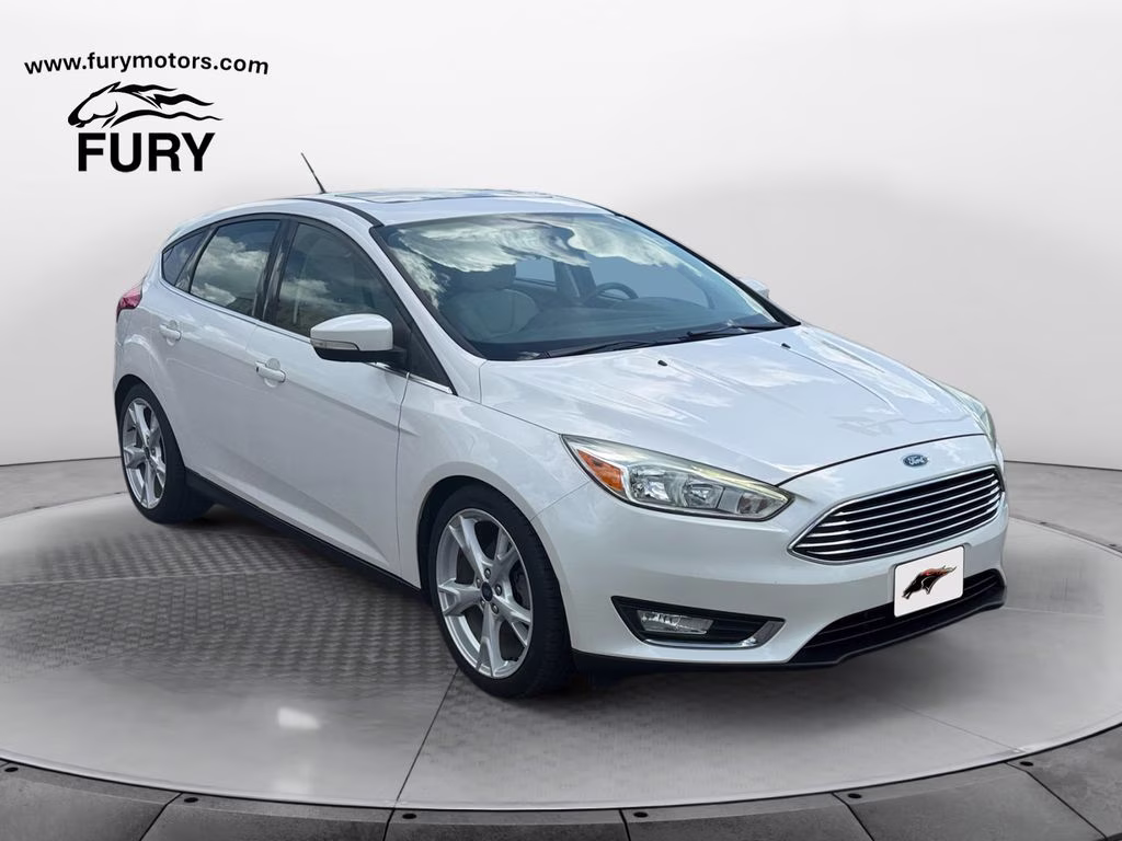 2015 White Platinum Clearcoat Metallic Ford Focus Titanium FWD Hatchback