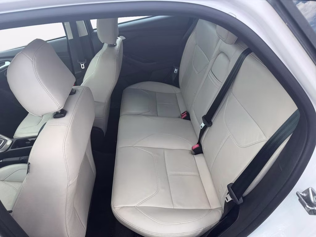 2015 White Platinum Clearcoat Metallic Ford Focus Titanium FWD Hatchback