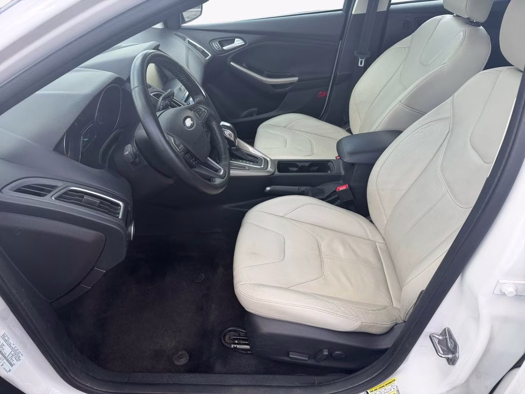 2015 White Platinum Clearcoat Metallic Ford Focus Titanium FWD Hatchback