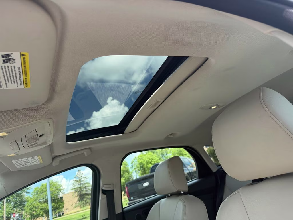 2015 White Platinum Clearcoat Metallic Ford Focus Titanium FWD Hatchback