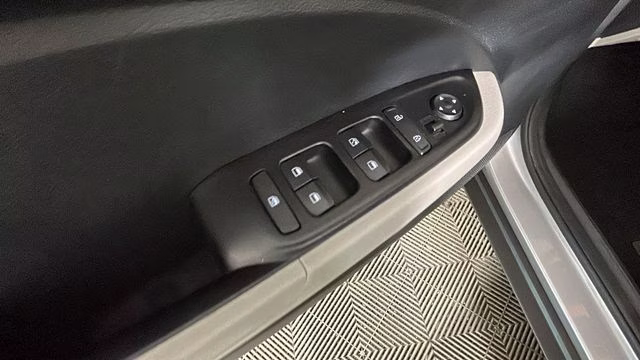 2023 Shimmering Silver Hyundai Venue SEL FWD SUV