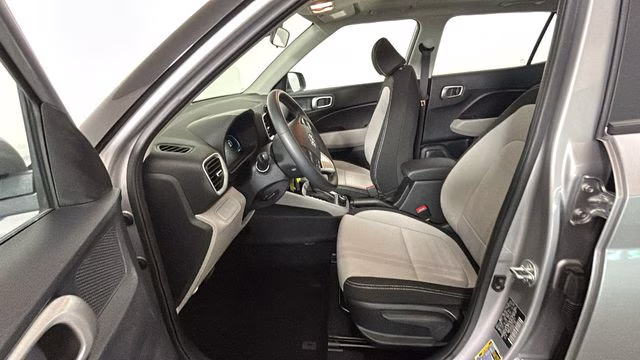 2023 Shimmering Silver Hyundai Venue SEL FWD SUV