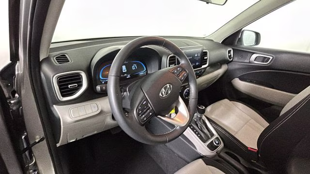 2023 Shimmering Silver Hyundai Venue SEL FWD SUV