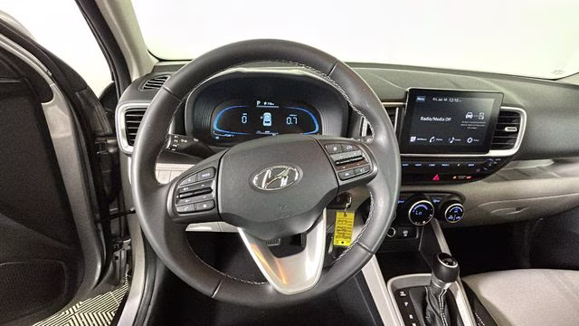 2023 Shimmering Silver Hyundai Venue SEL FWD SUV