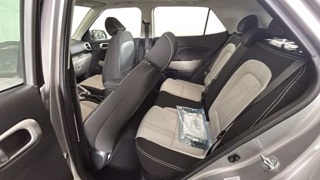 2023 Shimmering Silver Hyundai Venue SEL FWD SUV