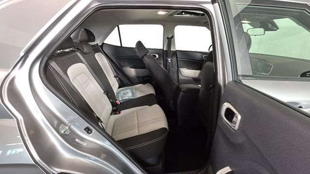 2023 Shimmering Silver Hyundai Venue SEL FWD SUV