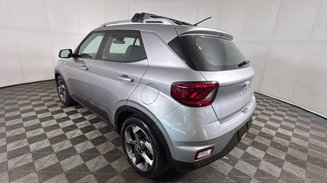 2023 Shimmering Silver Hyundai Venue SEL FWD SUV