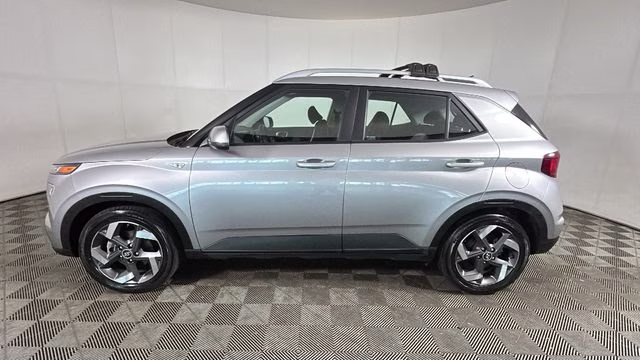 2023 Shimmering Silver Hyundai Venue SEL FWD SUV
