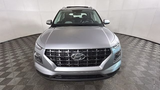 2023 Shimmering Silver Hyundai Venue SEL FWD SUV