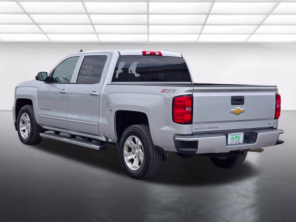 2017 Silver Ice Metallic Chevrolet Silverado 1500 LT 4X4 Truck