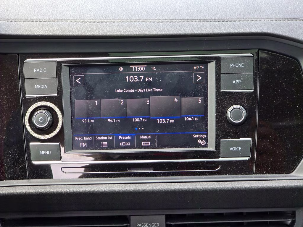 2024 Pyrite Silver Metallic Volkswagen Jetta 1.5T SE FWD Sedan