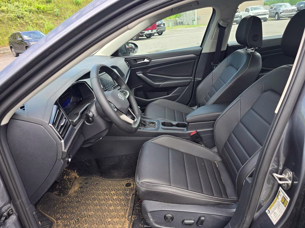2024 Pyrite Silver Metallic Volkswagen Jetta 1.5T SE FWD Sedan