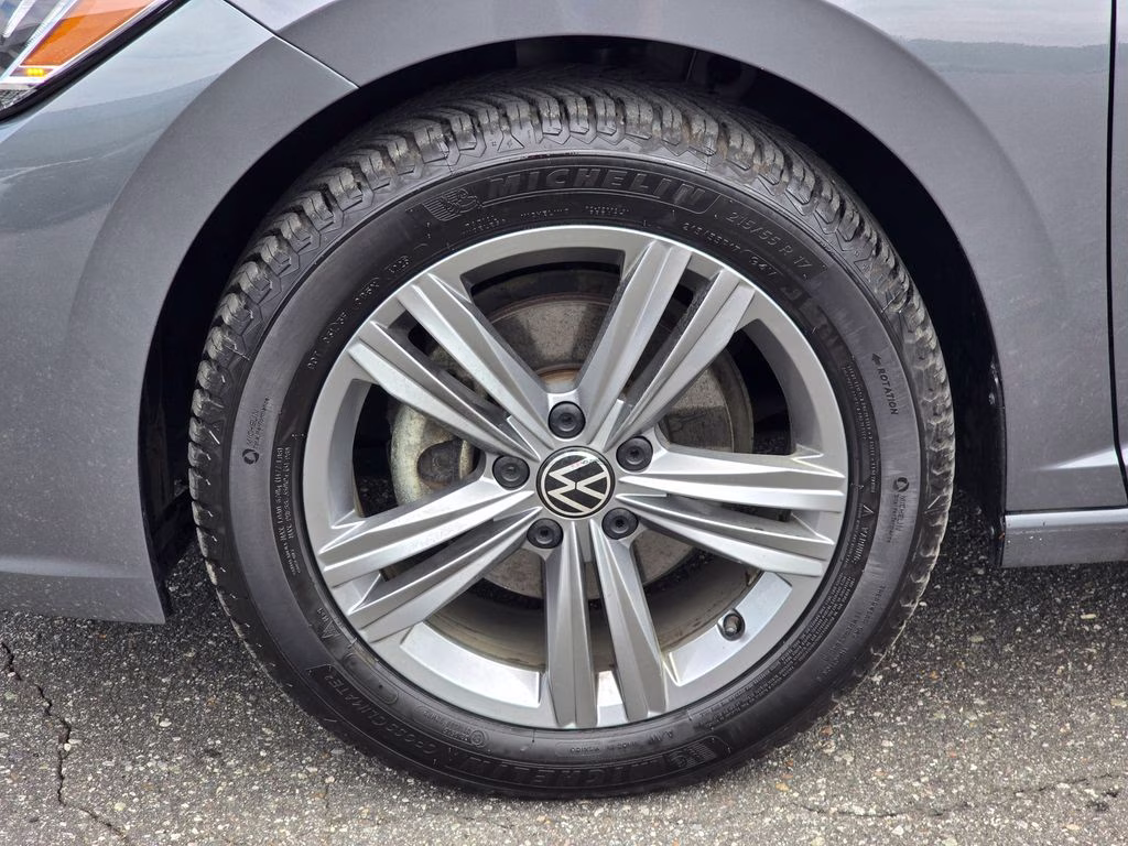 2024 Pyrite Silver Metallic Volkswagen Jetta 1.5T SE FWD Sedan