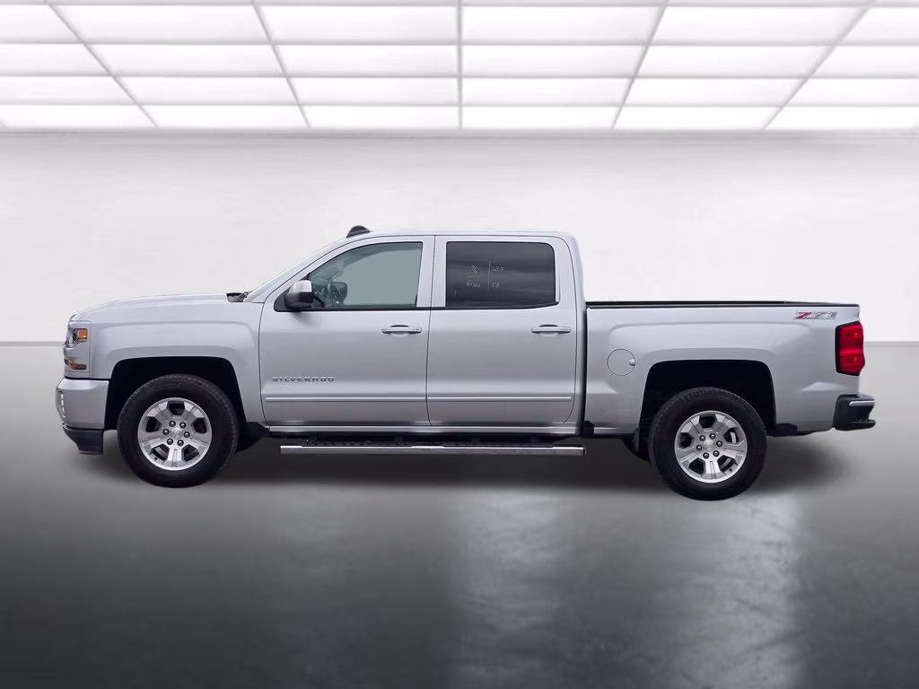 2017 Silver Ice Metallic Chevrolet Silverado 1500 LT 4X4 Truck